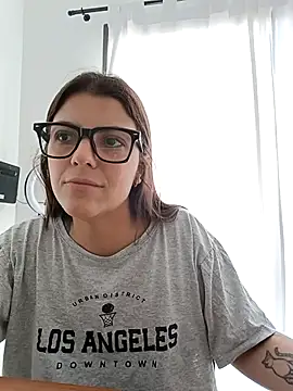 Snapshot of lililovexx chatting on 02.11.26 lililovexx online show from 02.11.26