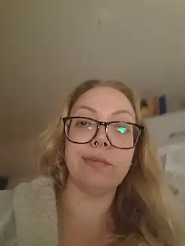 QueenDeluxe online show from 02.21.26