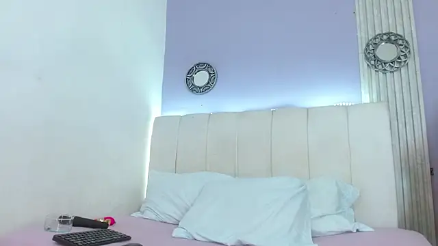 mia collin  online show from 01.11.26