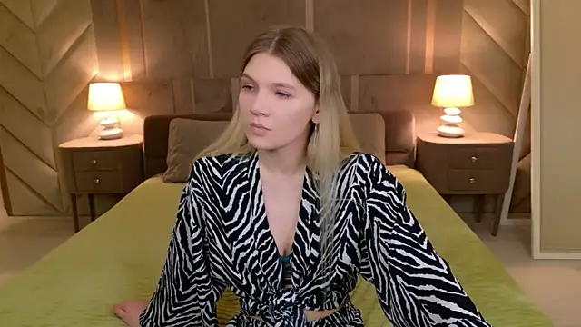 Vivien Hans online show from 03.17.26