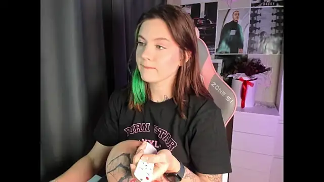 Snapshot of NikkieKitty chatting on 01.16.26 NikkieKitty online show from 01.16.26