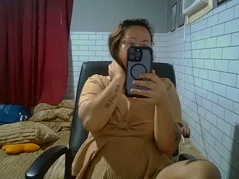 Snapshot of Melania05 chatting on 06.09.26 Melania05 online show from 06.09.26