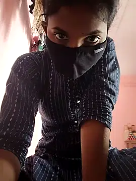Snapshot of vivi_sexe chatting on 12.21.25 vivi sexe online show from 12.21.25