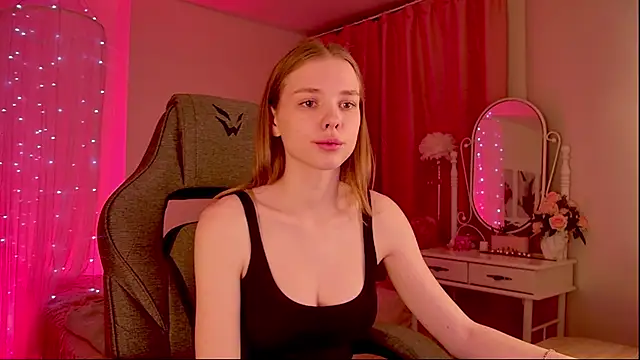 Snapshot of BellaHaadiid chatting on 12.16.25 BellaHaadiid online show from 12.16.25