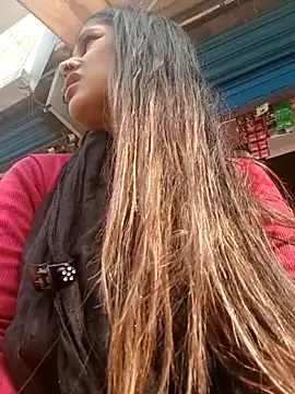 Snapshot of nehakapoor89 chatting on 12.14.25 nehakapoor89 online show from 12.14.25