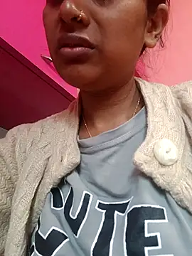 Snapshot of nehakapoor89 chatting on 12.18.25 nehakapoor89 online show from 12.18.25