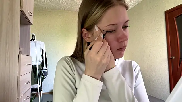 ZaidaSchwarten online show from 05.15.26