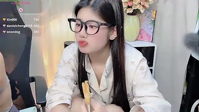 Yvonne-07 online show from 12.15.25