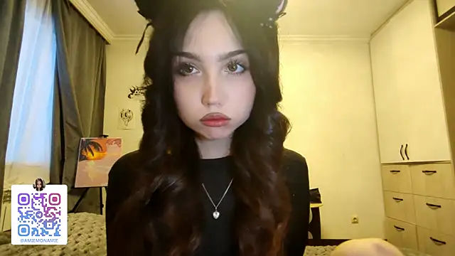 Qwami Amie online show from 12.23.25