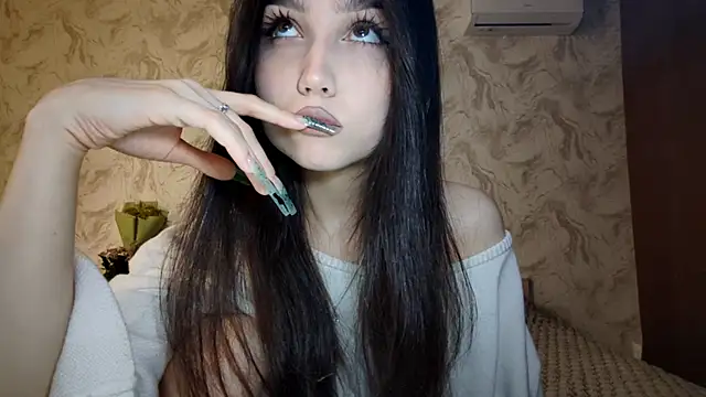 Qwami Amie online show from 03.19.26