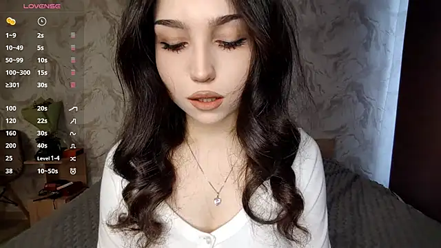 Snapshot of Qwami_Amie chatting on 04.19.26 Qwami Amie online show from 04.19.26