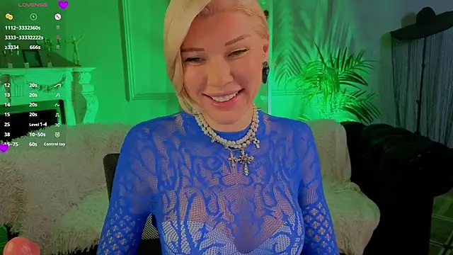 Snapshot of Lindsi_Luvviv chatting on 04.13.26 Lindsi Luvviv online show from 04.13.26