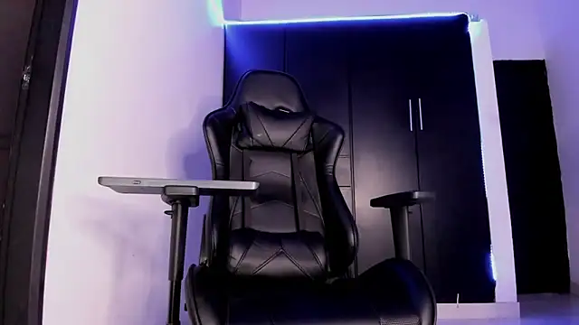 Snapshot of Liam_Mateo chatting on 02.11.26 Liam Mateo online show from 02.11.26