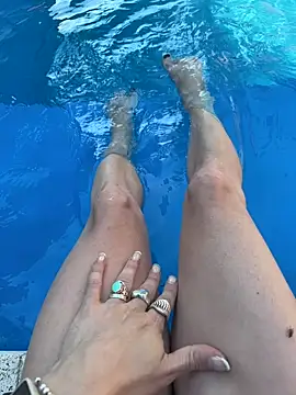 Snapshot of sindel0332-f chatting on 12.13.25 sindel0332-f online show from 12.13.25