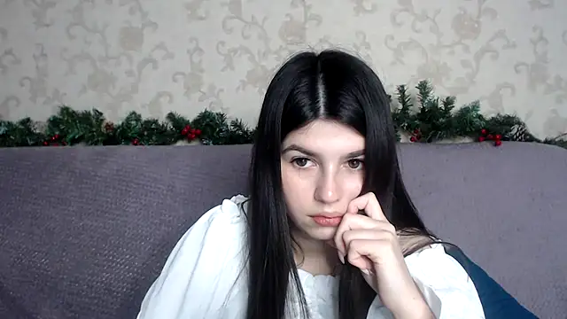 Snapshot of KisaModel chatting on 12.16.25 KisaModel online show from 12.16.25