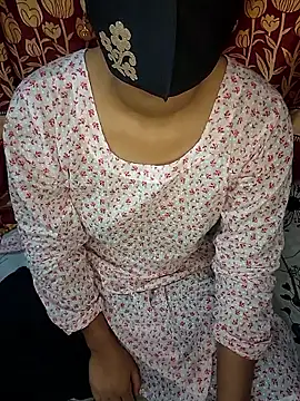 Snapshot of mira_queen1 chatting on 12.20.25 mira queen1 online show from 12.20.25