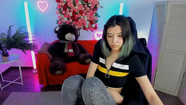 Snapshot of SirenMystiq chatting on 06.15.26 SirenMystiq online show from 06.15.26