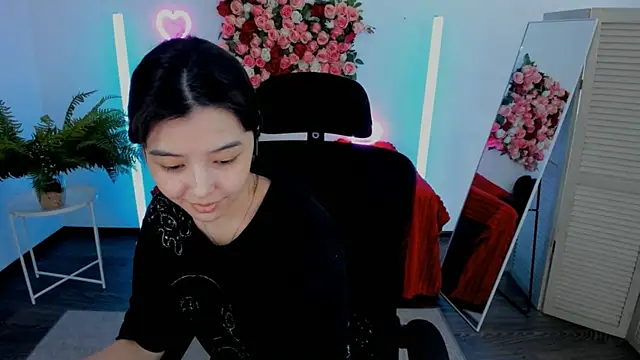Snapshot of SirenMystiq chatting on 06.22.26 SirenMystiq online show from 06.22.26