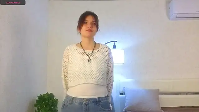 NyraVesperis online show from 04.15.26