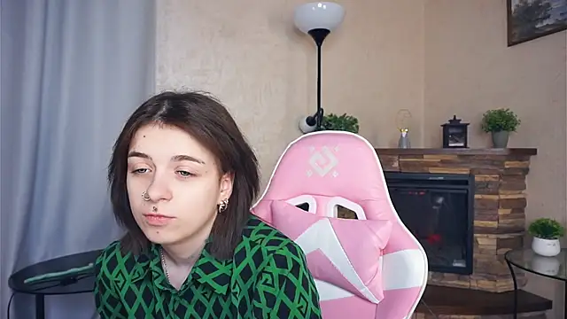 Snapshot of IleanaPishko chatting on 12.23.25 IleanaPishko online show from 12.23.25