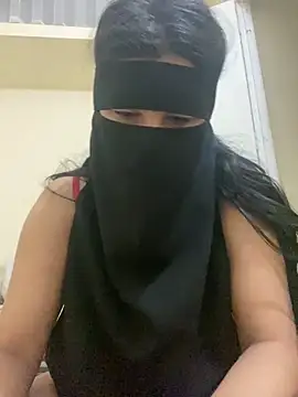 Snapshot of sara___fun chatting on 12.16.25 sara fun online show from 12.16.25