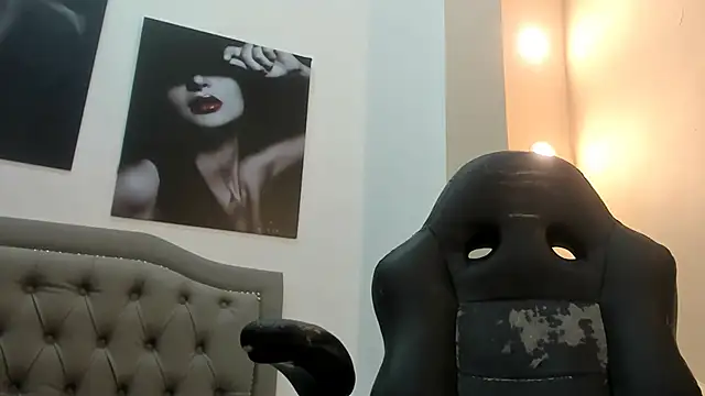 Snapshot of khris__evans chatting on 02.13.26 khris evans online show from 02.13.26