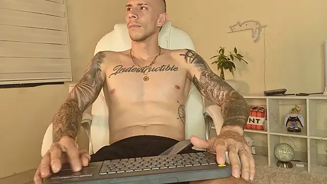 Snapshot of J_king__ chatting on 07.14.26 J king online show from 07.14.26