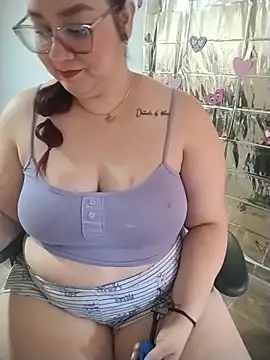 Snapshot of sharon_G chatting on 02.09.26 sharon G online show from 02.09.26