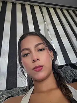 Snapshot of Valeria-escobar chatting on 04.22.26 Valeria-escobar online show from 04.22.26