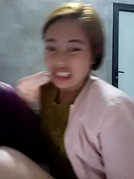 Snapshot of little-effy chatting on 12.15.25 little-effy online show from 12.15.25