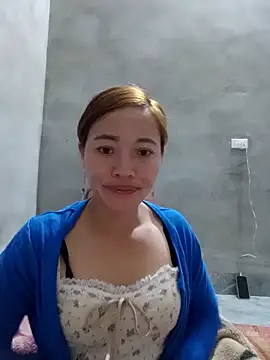 Snapshot of little-effy chatting on 12.18.25 little-effy online show from 12.18.25