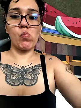 Snapshot of Darele_ chatting on 01.13.26 Darele online show from 01.13.26