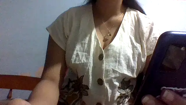 Snapshot of cindrella-xx chatting on 04.25.26 cindrella-xx online show from 04.25.26