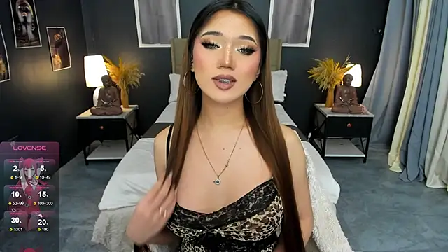 Snapshot of SeductressBella chatting on 05.11.26 SeductressBella online show from 05.11.26