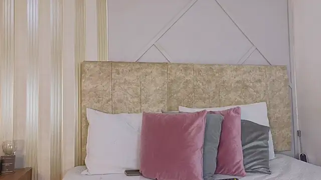 amber  moon  online show from 12.20.25