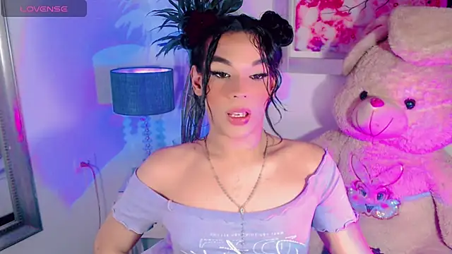 agathaferrer3 online show from 12.21.25