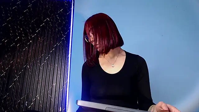 Moolly Evanz online show from 02.21.26