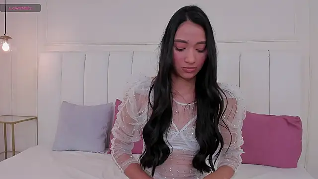 Snapshot of barbara_noa chatting on 12.17.25 barbara noa online show from 12.17.25