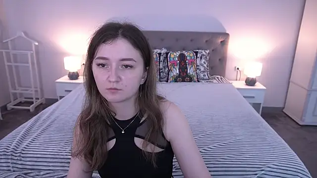 Snapshot of CyrenaLuxe chatting on 06.11.26 CyrenaLuxe online show from 06.11.26