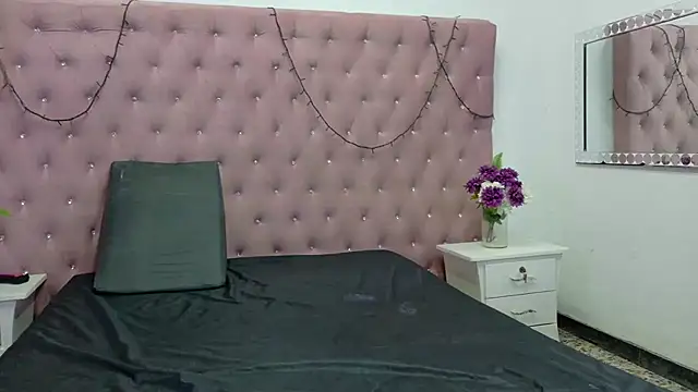 ValentinaFranco1 online show from 12.22.25