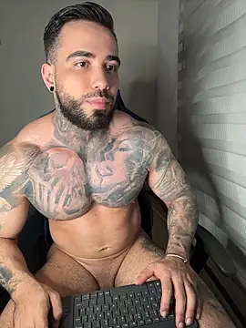 Snapshot of josemanufit chatting on 05.19.26 josemanufit online show from 05.19.26