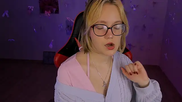 Snapshot of madeline_doll chatting on 02.20.26 madeline doll online show from 02.20.26