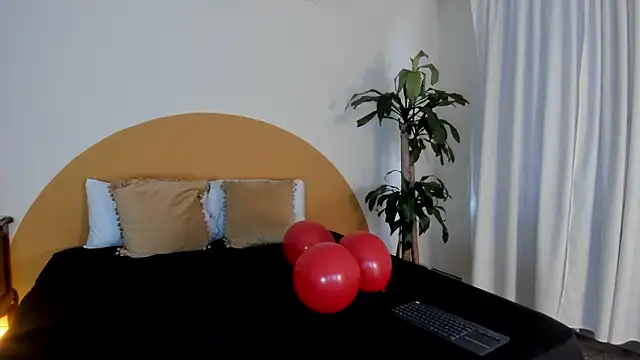 liaa moretti  online show from 02.09.26