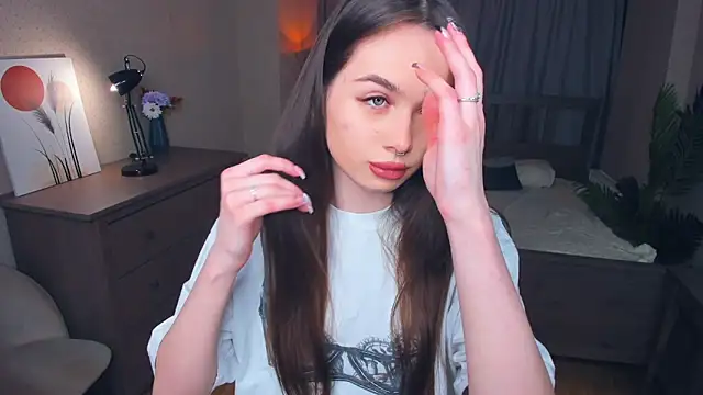 Snapshot of YvonneRobes chatting on 02.04.26 YvonneRobes online show from 02.04.26