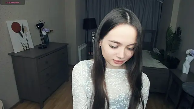 Snapshot of YvonneRobes chatting on 02.13.26 YvonneRobes online show from 02.13.26