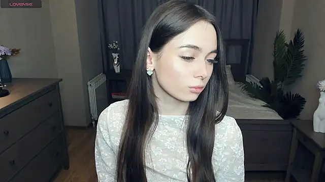 Snapshot of YvonneRobes chatting on 02.23.26 YvonneRobes online show from 02.23.26