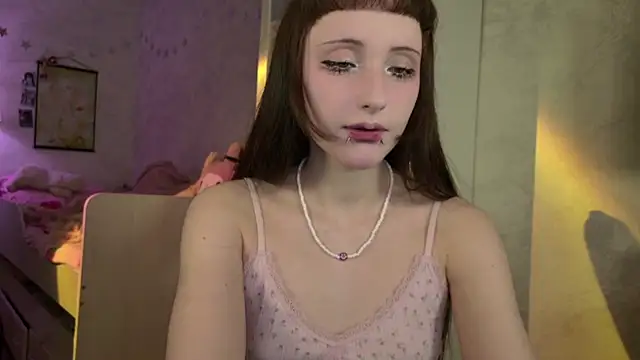 Snapshot of MiraJades chatting on 04.25.26 MiraJades online show from 04.25.26