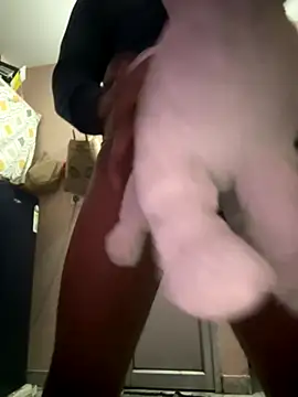 Snapshot of x143567 chatting on 12.16.25 x143567 online show from 12.16.25