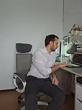 Lovebackground online show from 02.26.26