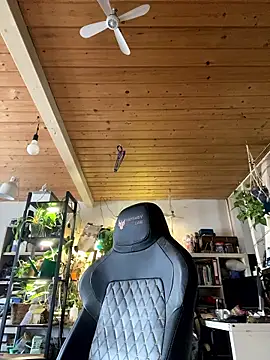 Snapshot of YoursxTruly chatting on 01.14.26 YoursxTruly online show from 01.14.26